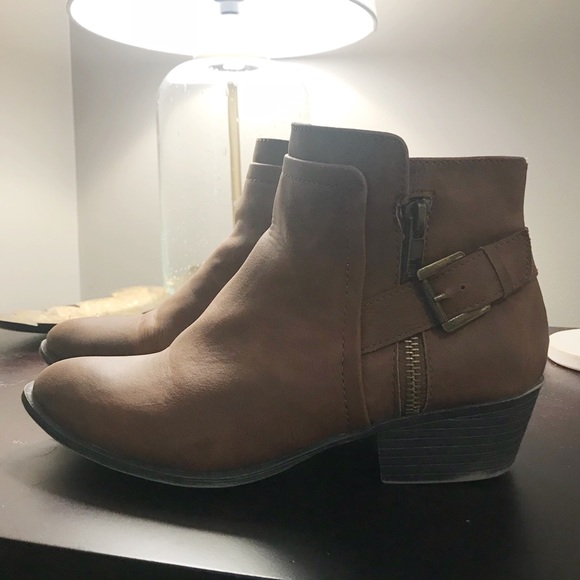 Steve Madden Shoes - Steve Madden Brown ankle high boots